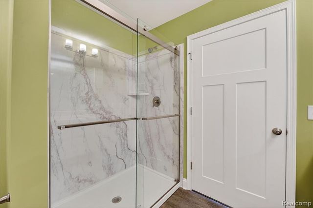 14131 Eastview Drive, Fenton, MI 48430