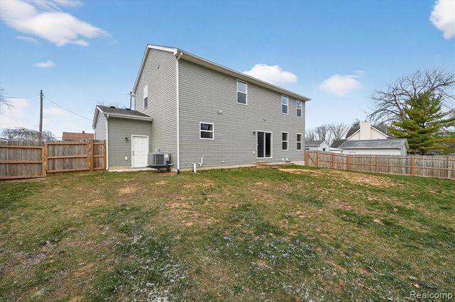 14131 Eastview Drive, Fenton, MI 48430