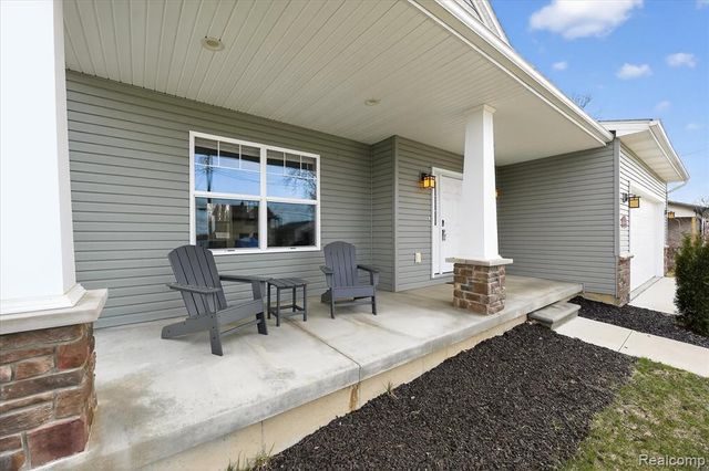 14131 Eastview Drive, Fenton, MI 48430