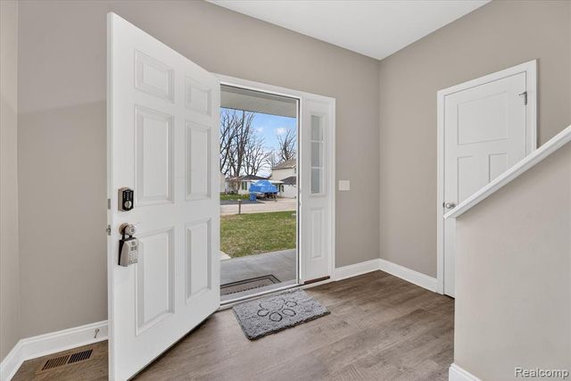 14131 Eastview Drive, Fenton, MI 48430