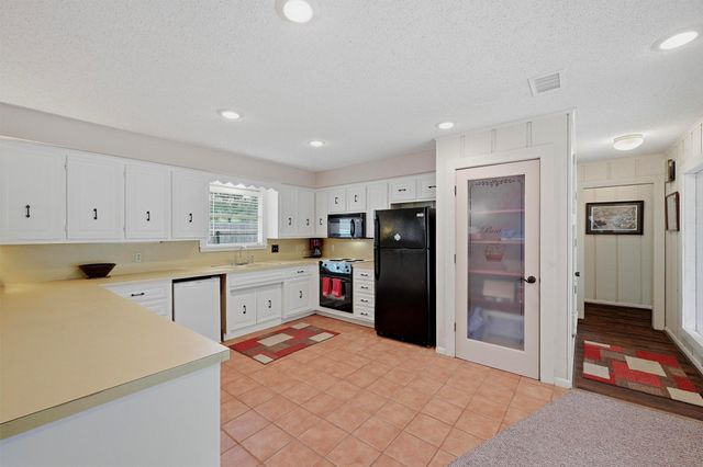 372 Lakepoint Loop, Pottsboro, TX 75076