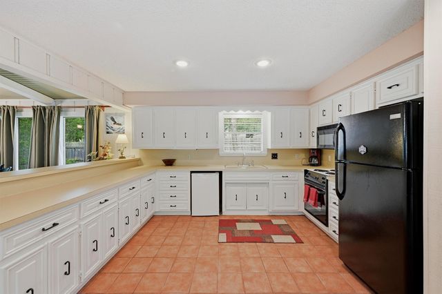 372 Lakepoint Loop, Pottsboro, TX 75076