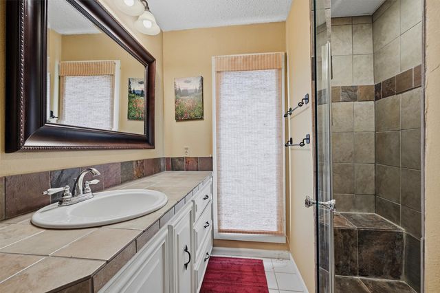 372 Lakepoint Loop, Pottsboro, TX 75076