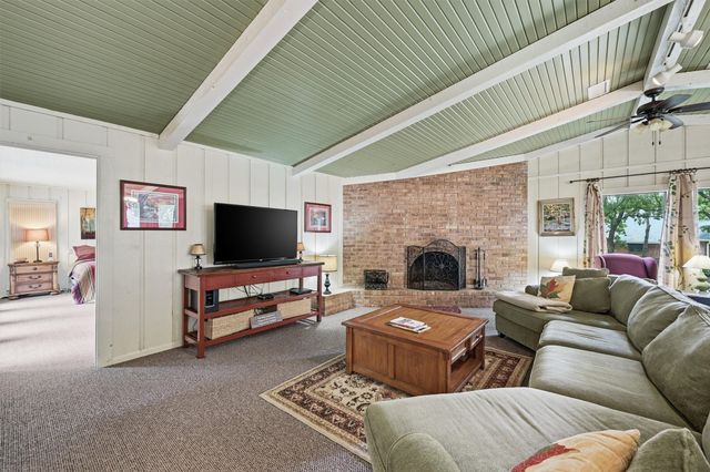 372 Lakepoint Loop, Pottsboro, TX 75076
