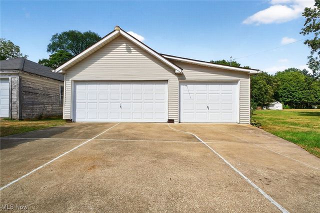 3221 Killian Road, Uniontown, OH 44685