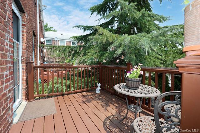 247-28 76th Avenue A, Bellerose, NY 11426