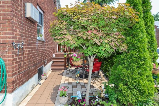 247-28 76th Avenue A, Bellerose, NY 11426