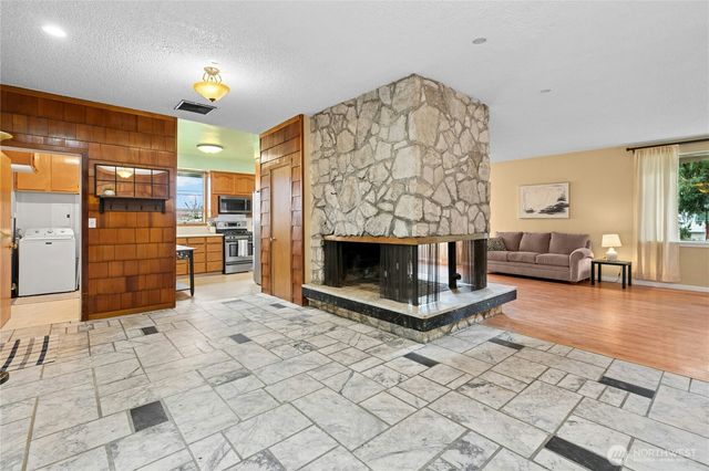 14505 84th Avenue NE, Kenmore, WA 98028