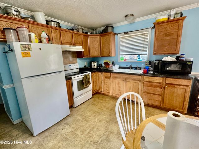 102 Earl Avenue, Beaufort, NC 28516