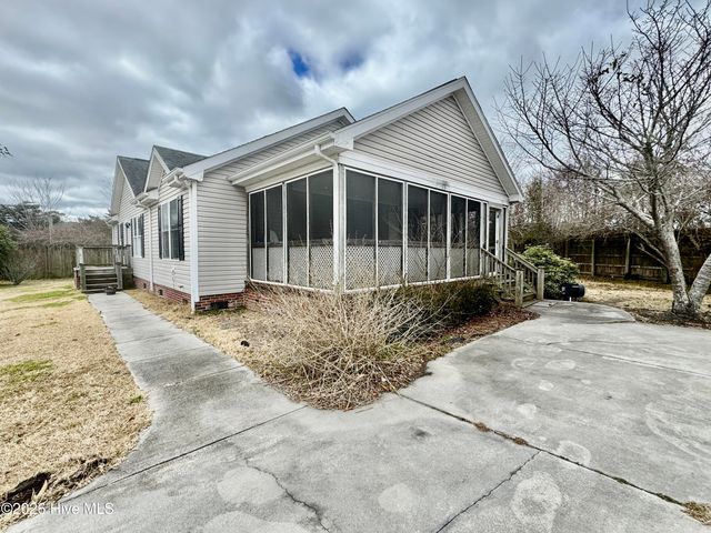 102 Earl Avenue, Beaufort, NC 28516
