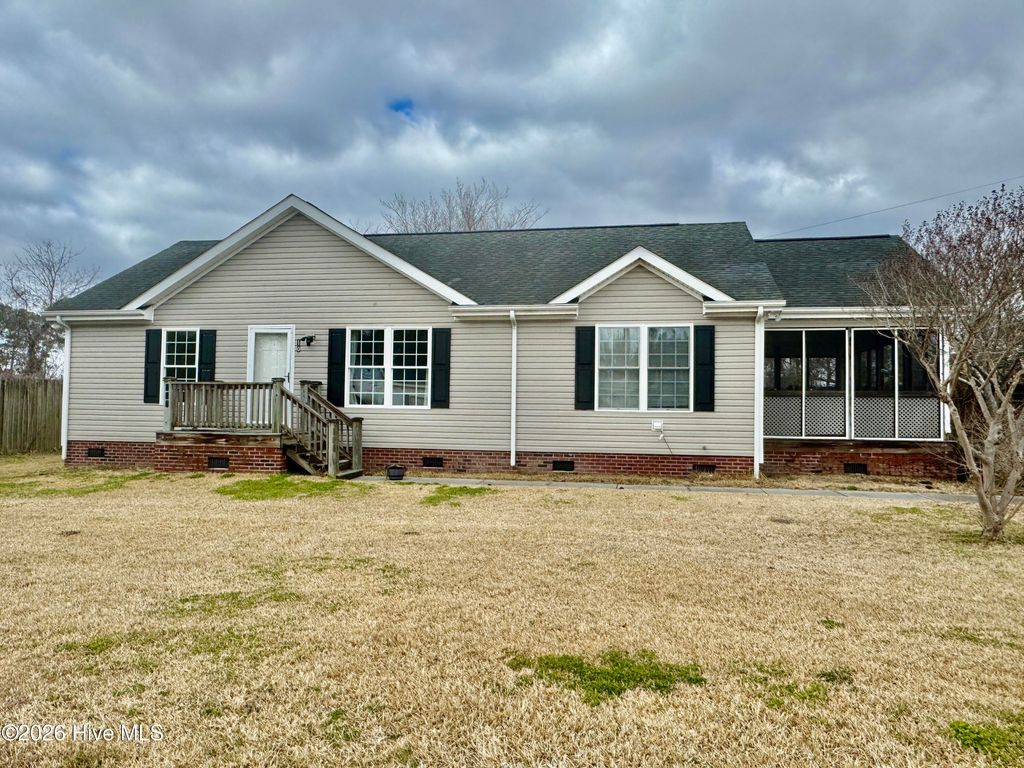 102 Earl Avenue, Beaufort, NC 28516