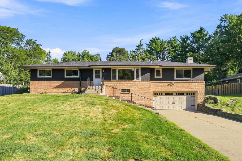 5300 Circle Down, Golden Valley, MN 55416 — exterior