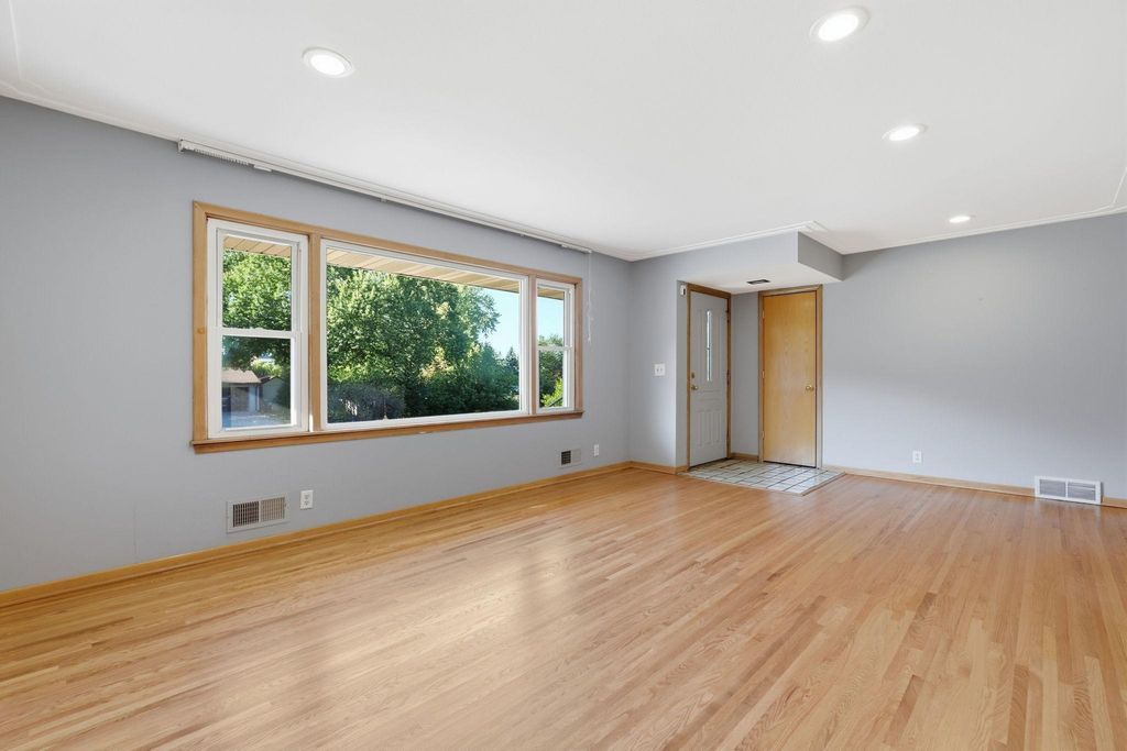 5300 Circle Down, Golden Valley, MN 55416 — photo 4