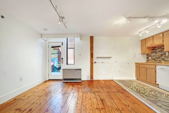 57 Brookside Ave 12, Boston, MA 02130