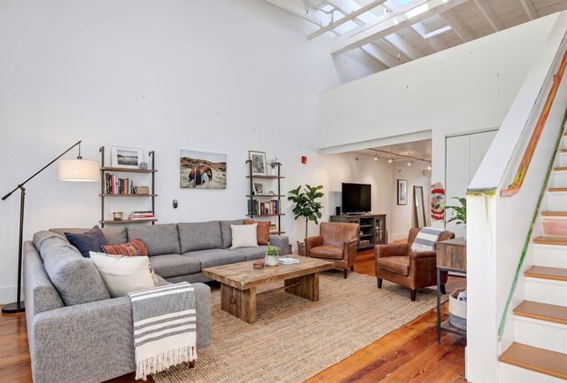 57 Brookside Ave 12, Boston, MA 02130