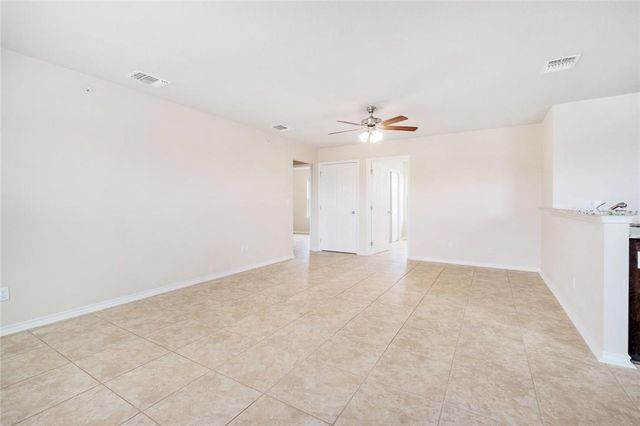 2200 Creekside LN D, Georgetown, TX 78626