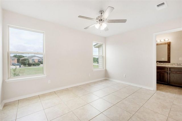 2200 Creekside LN D, Georgetown, TX 78626