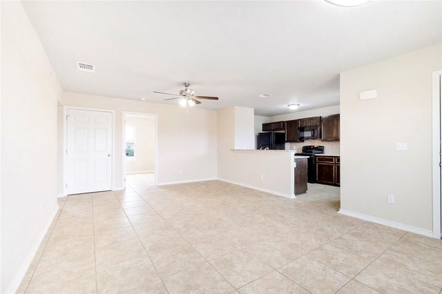 2200 Creekside LN D, Georgetown, TX 78626