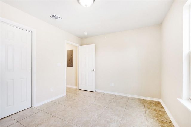 2200 Creekside LN D, Georgetown, TX 78626