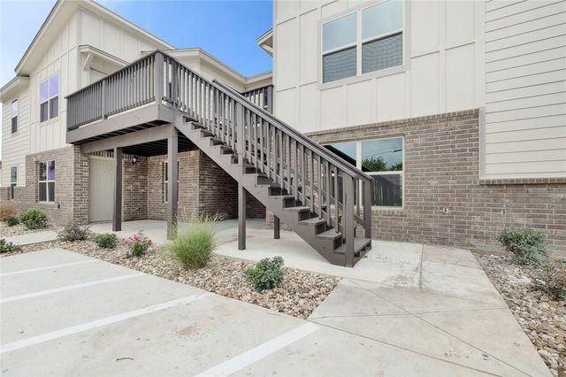 2200 Creekside LN D, Georgetown, TX 78626