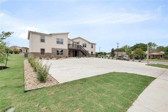 2200 Creekside LN D, Georgetown, TX 78626