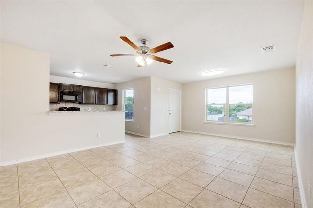 2200 Creekside LN D, Georgetown, TX 78626