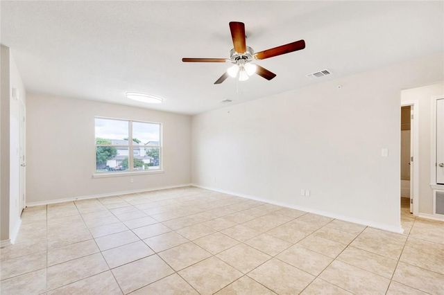 2200 Creekside LN D, Georgetown, TX 78626