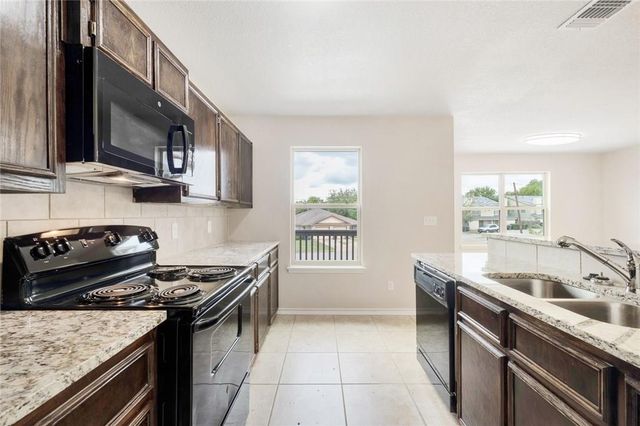 2200 Creekside LN D, Georgetown, TX 78626