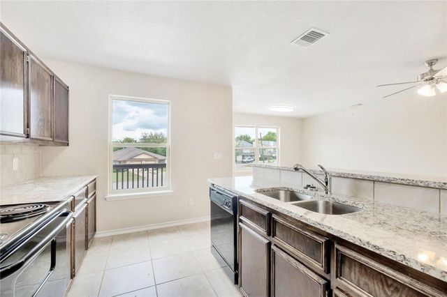 2200 Creekside LN D, Georgetown, TX 78626