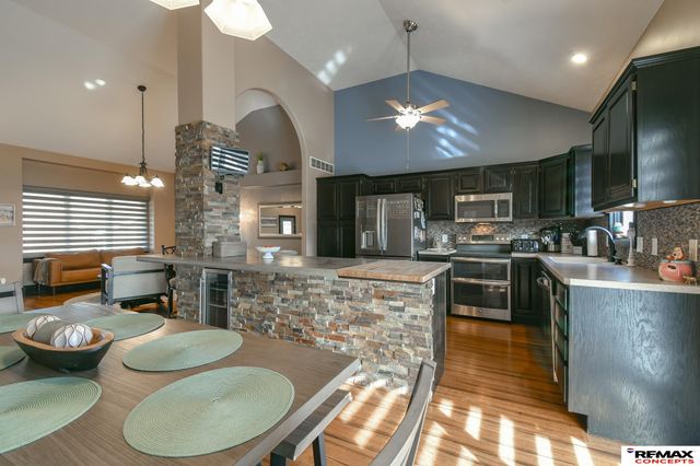 8933 Prairie Village Court, Lincoln, NE 68507