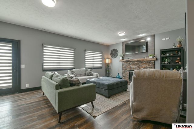 8933 Prairie Village Court, Lincoln, NE 68507