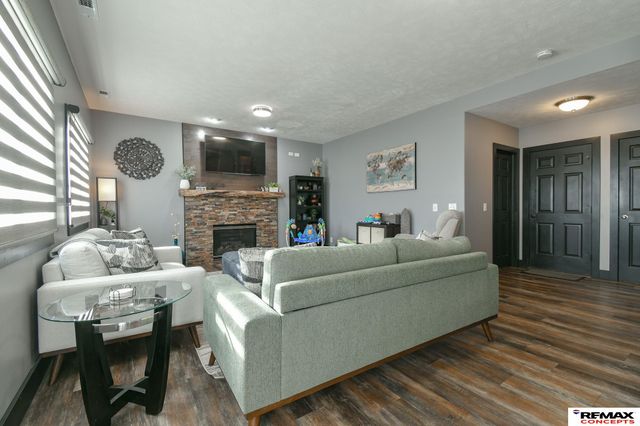 8933 Prairie Village Court, Lincoln, NE 68507