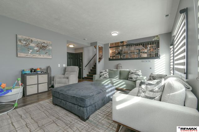 8933 Prairie Village Court, Lincoln, NE 68507