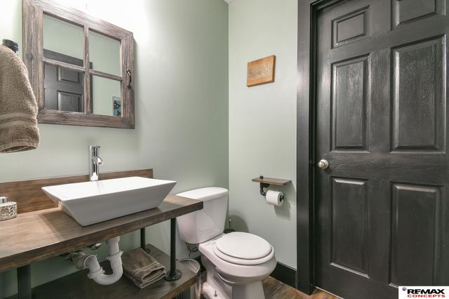 8933 Prairie Village Court, Lincoln, NE 68507