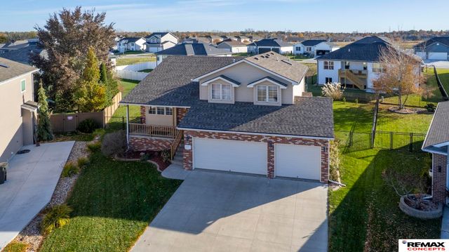 8933 Prairie Village Court, Lincoln, NE 68507