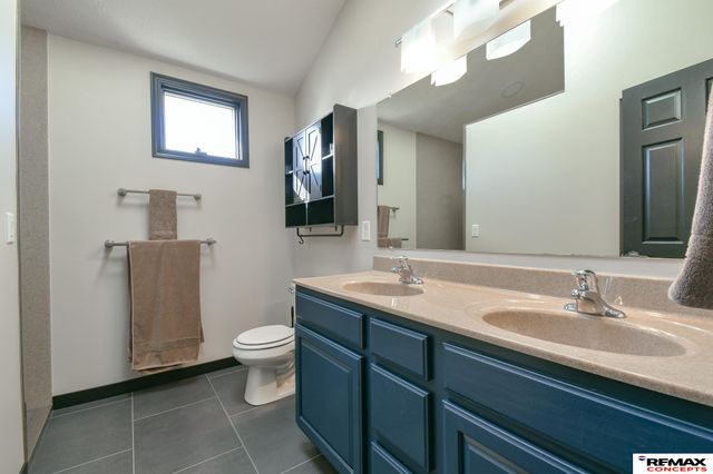 8933 Prairie Village Court, Lincoln, NE 68507