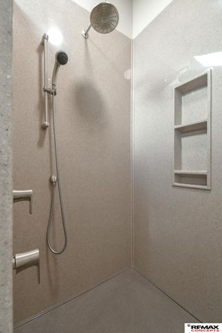 8933 Prairie Village Court, Lincoln, NE 68507