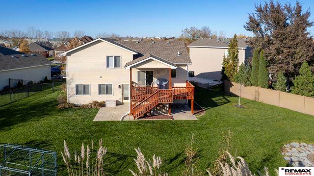8933 Prairie Village Court, Lincoln, NE 68507