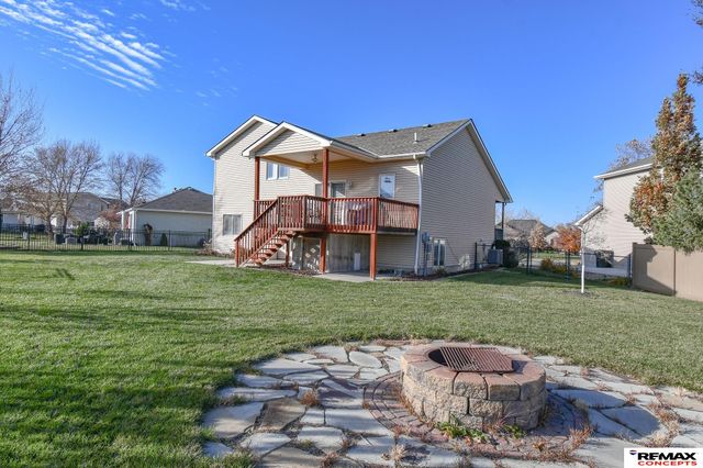 8933 Prairie Village Court, Lincoln, NE 68507