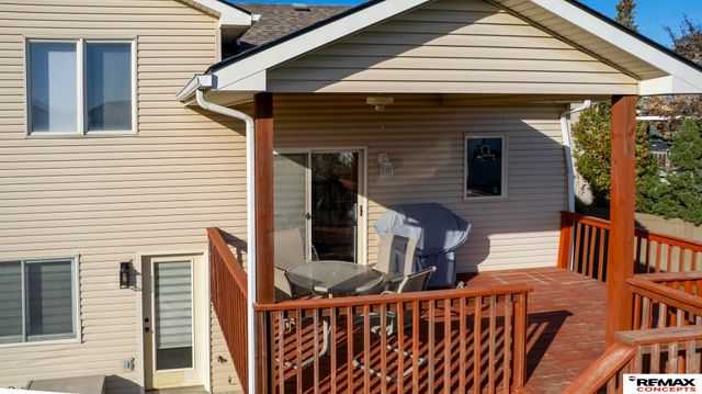 8933 Prairie Village Court, Lincoln, NE 68507