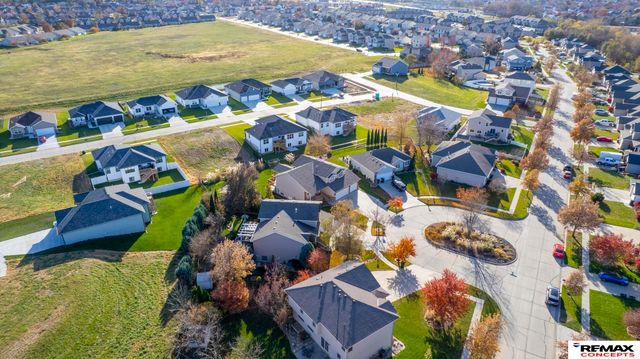 8933 Prairie Village Court, Lincoln, NE 68507