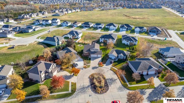 8933 Prairie Village Court, Lincoln, NE 68507