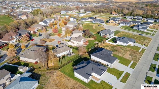 8933 Prairie Village Court, Lincoln, NE 68507