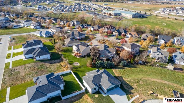 8933 Prairie Village Court, Lincoln, NE 68507