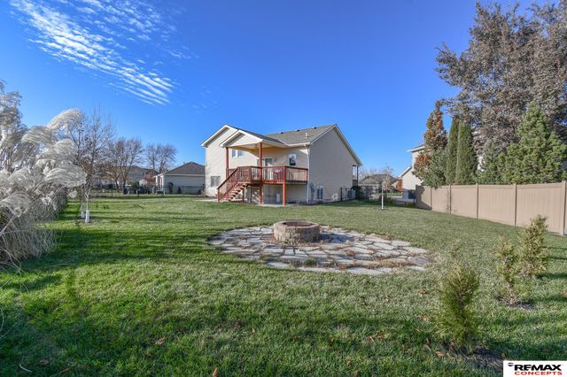 8933 Prairie Village Court, Lincoln, NE 68507
