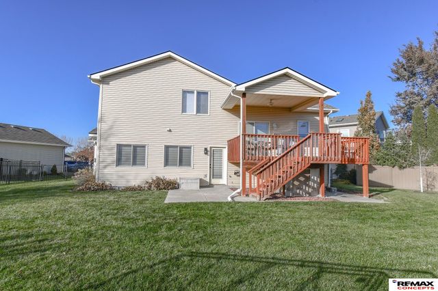 8933 Prairie Village Court, Lincoln, NE 68507