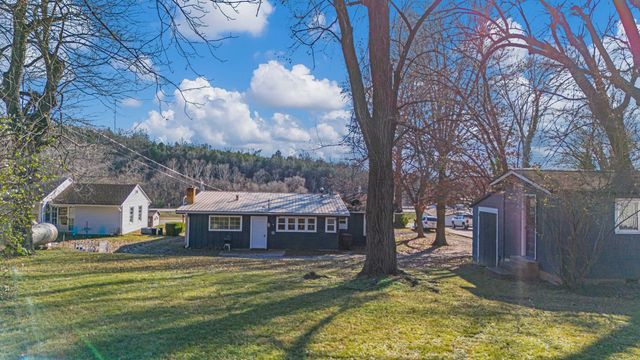 99 1st Street, Gainesville, MO 65655