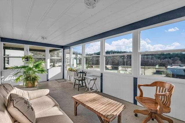 99 1st Street, Gainesville, MO 65655