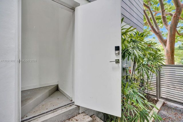 6340 SW 80th St, Miami, FL 33143