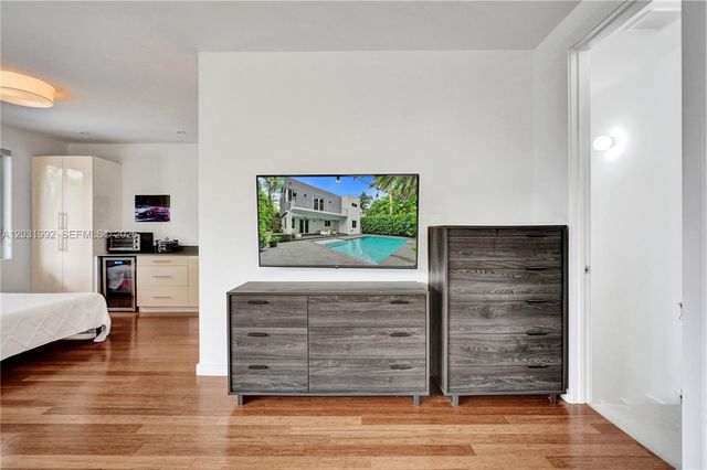 6340 SW 80th St, Miami, FL 33143